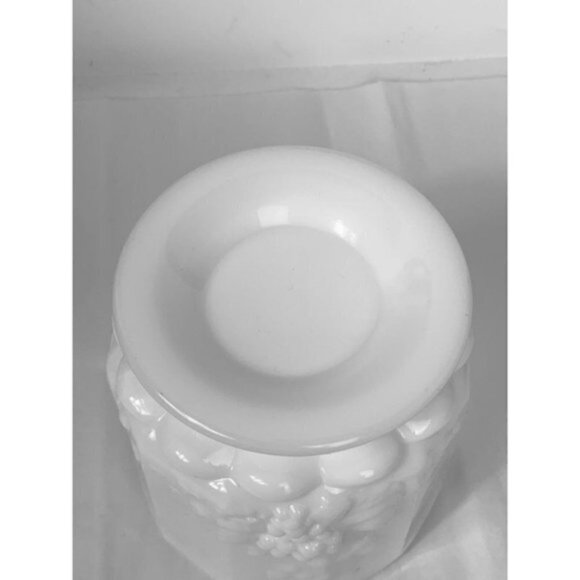 Vintage Westmoreland Paneled Grape Milk Glass Sugar Bowl - Picture 6 of 8